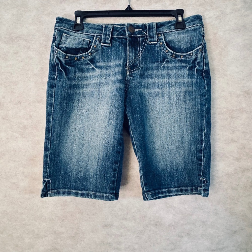 Crest‎ Jeans Denim Capri Shorts Women's Blue Studded Pockets Size 7/8